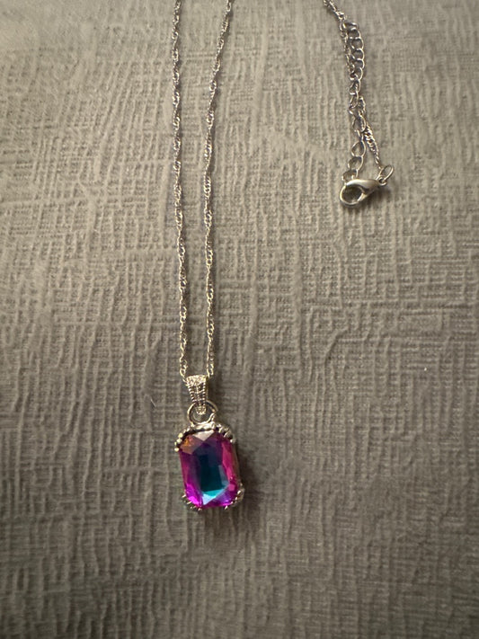 Purple/pink changing Swarovski Pink/purple pendant necklace