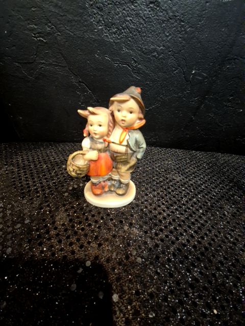 Goebel M.I. Hummel #94 3/0 "Surprise", 2.5" × 1.5" × 4"