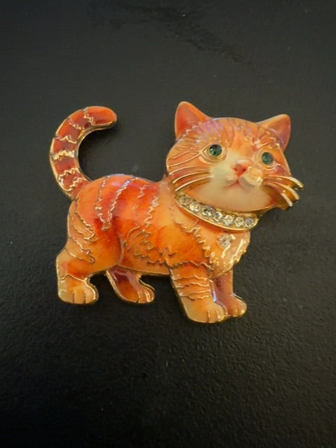 small cat brooch
