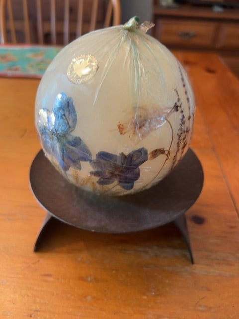 Handmade candle with pressed flowers. 5”.