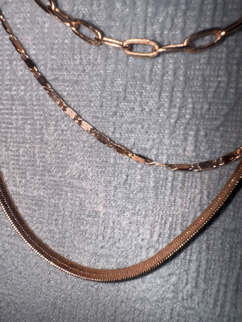 Rose gold Unknown Rose gold three chain necklace