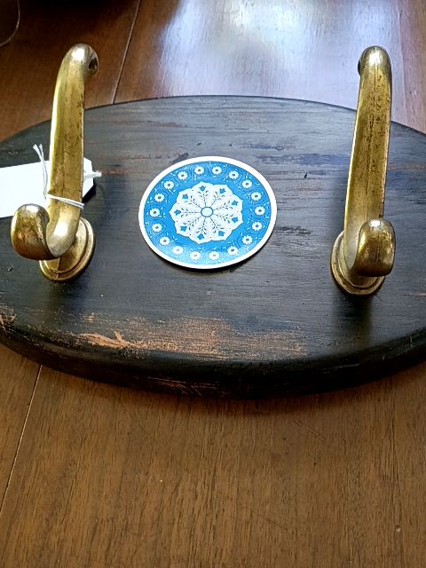Vintage oval wood block wall rack 7" x 12"