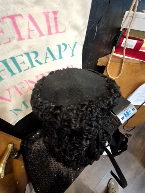 Black 50's Hat w/curly wool pattern on felt