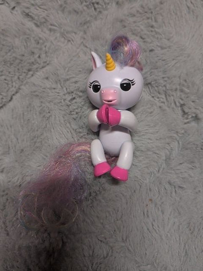 Wowwee 2016 Gigi Unicorn Interactive Fingerling, 4.75"