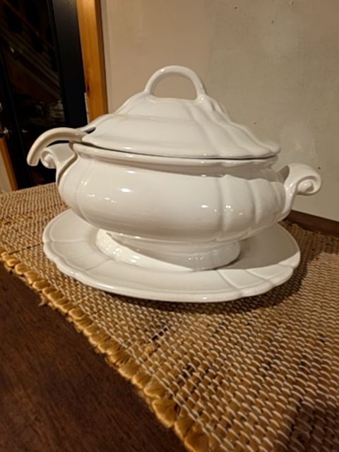 Loucarte- Portugal Soup Toureen with platter, lid, & laddle