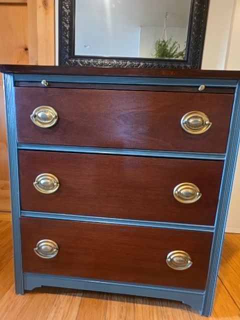 Bedside table, 18" x 28" x 31 tall