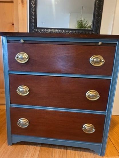 Bedside table, 18" x 28" x 31 tall