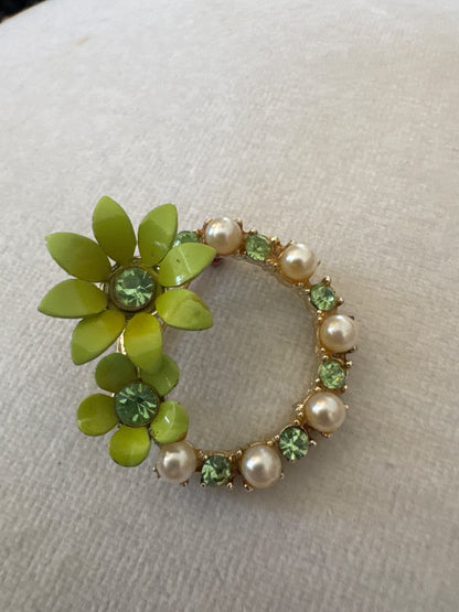 Pearls and peridot floral circle pin