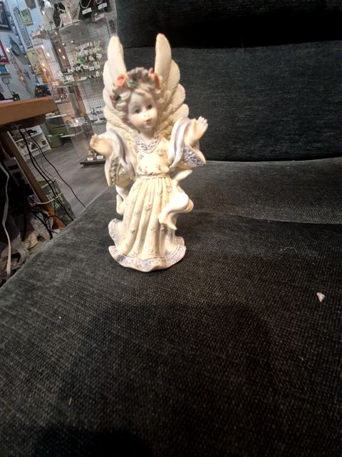 Angel Figurine 'as is'