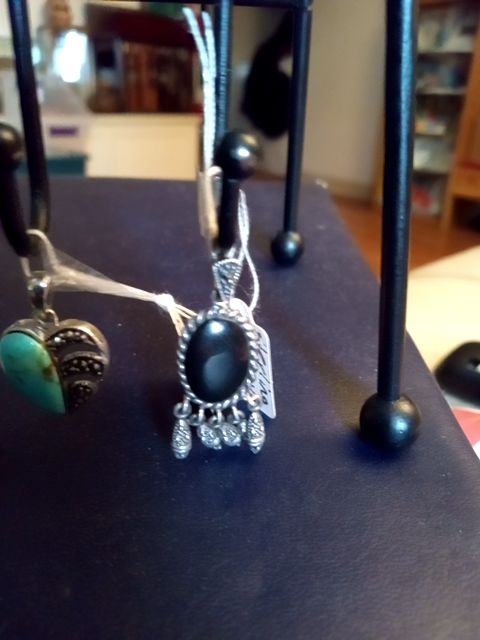 Sterling silver & onyx oval pendant w dangles