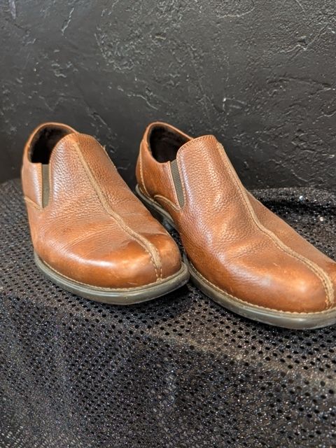 Brown Johnston & Murphy Split- toe Slip on Loafers, M 8 1/2