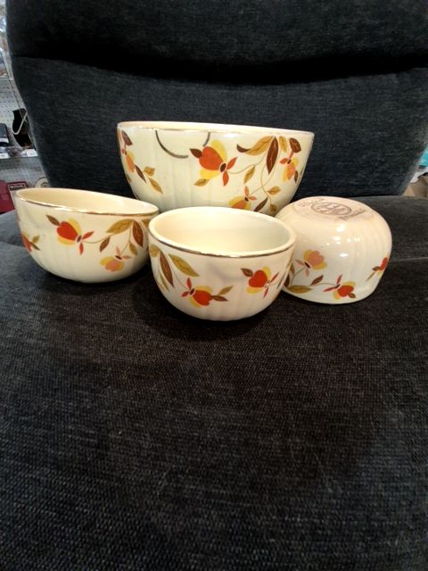 Autumn Leaf w/Gold Trim  Hall's Jewel Tea Mixing Bowl w/3 matching sm bowls, 4 pc. Set,, 7.5" Diameter, 3.5" Diameter