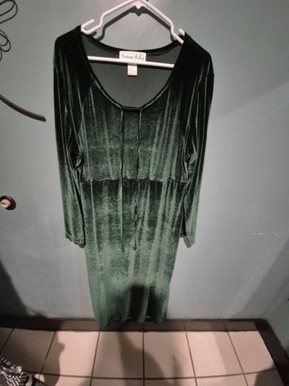 Green Victoria Holley Long Sleeved Velvet Dress, XL