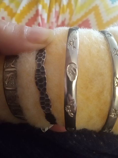 Vintage Taxco etched bangle with leaves