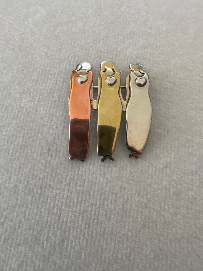M&O Three ladies pin