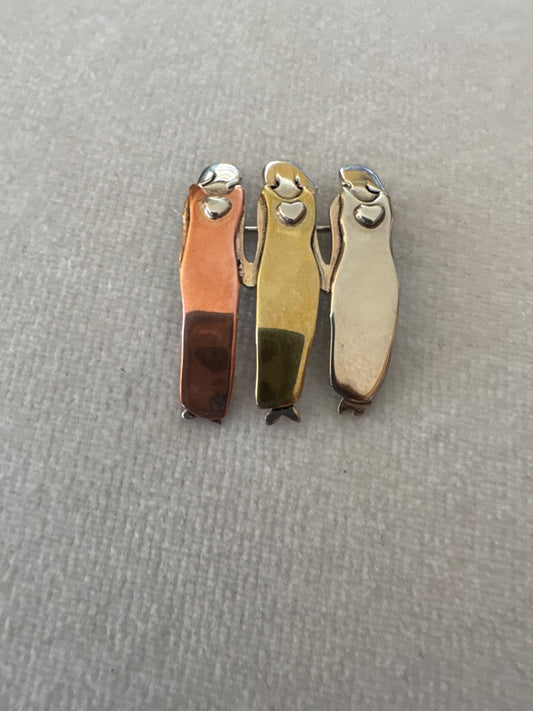 M&O Three ladies pin