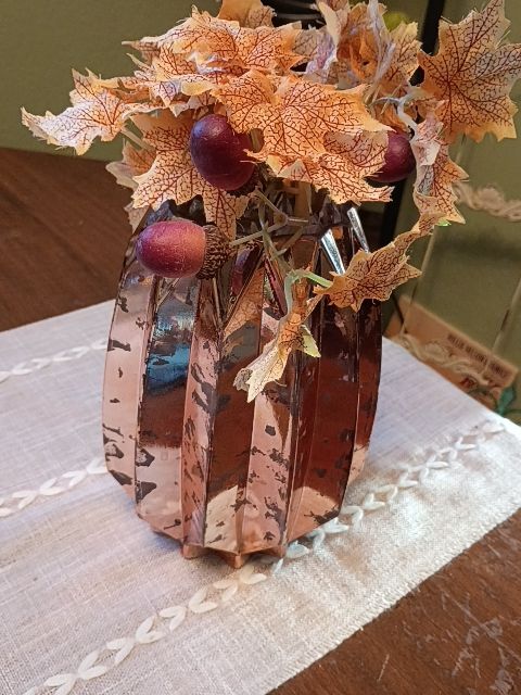 Autumn ribbed glass vase 6 x 8, autumn leaves
