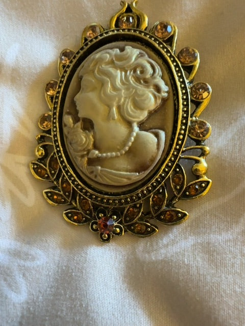 Cameo brooch