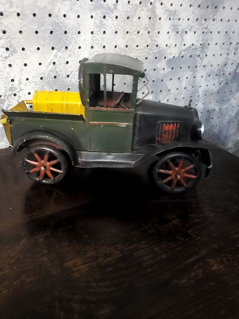 Metal pickup truck from 1928