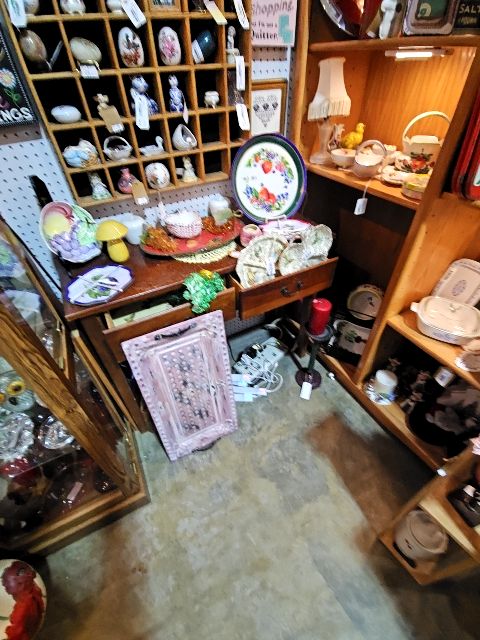 Vintage 2 drawer entry table as is