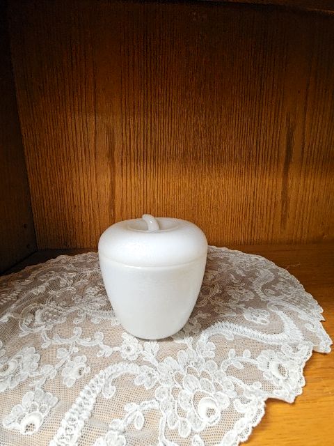 WHITE  Vintage HAZEL ATLAS APPLE JELLY JAR JC
