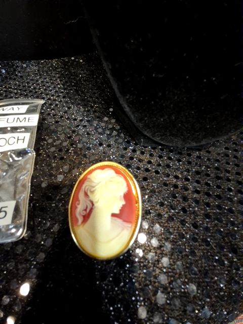 Red VTG Amway Cameo Perfume Holder Brooch, 1.5" × 2"