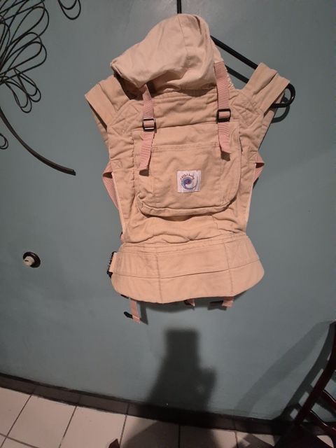 Tan Ergo Baby carrier