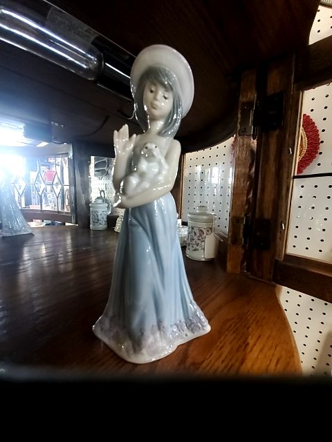 Lladro girl w/puppy