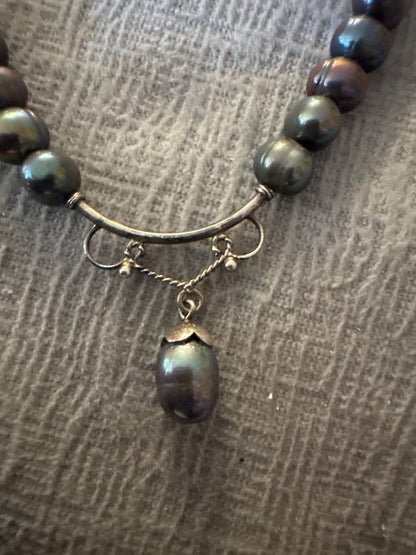 Black pearl drop pearl necklace