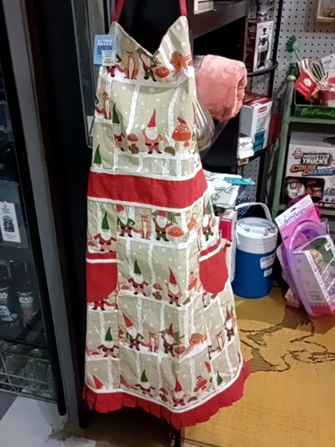 Betty Apron gnomes NWT
