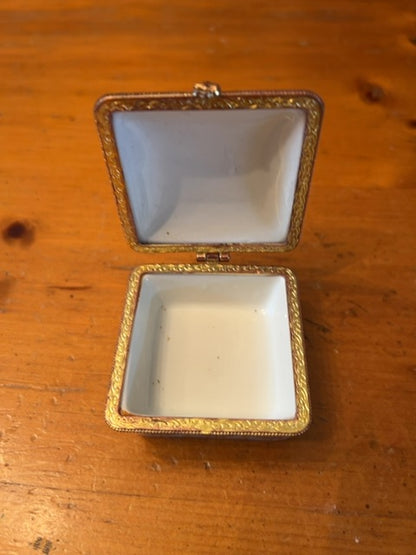 Vintage porcelain trinket box