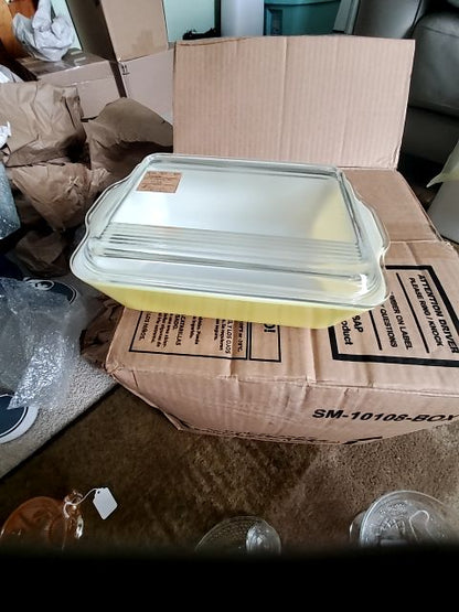 Pyrex Refrigerator dish 503 yellow w/lid