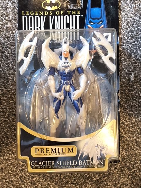 Legends of the dark Knight Glacier shield Batman