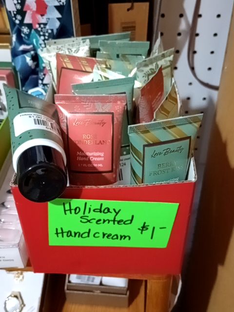 Holiday scent moisturising hand cream