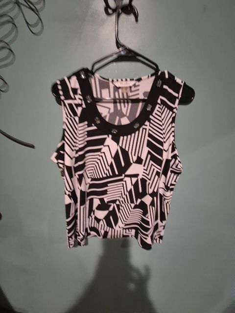 Black & White TanJay Sleeveless Shirt