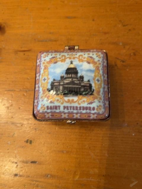 Vintage porcelain trinket box