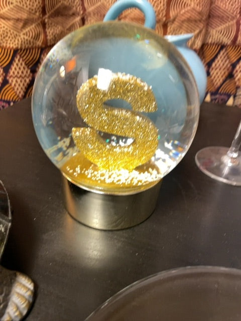 S snow globe