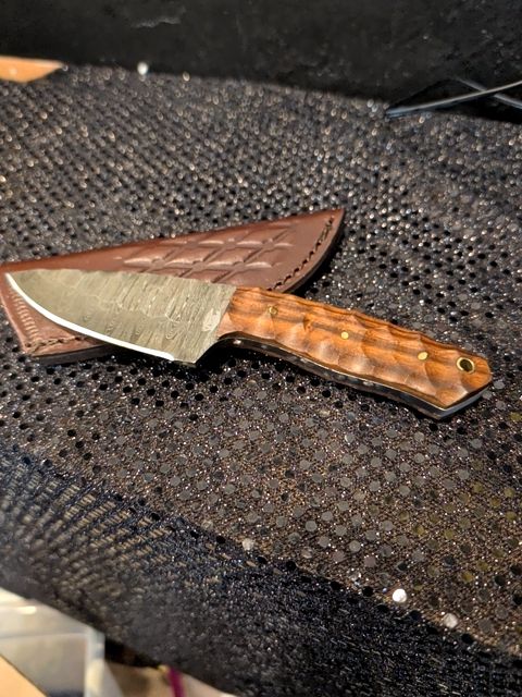 Valley Forge Damascus Steel Wood carved handle w/ Sheath