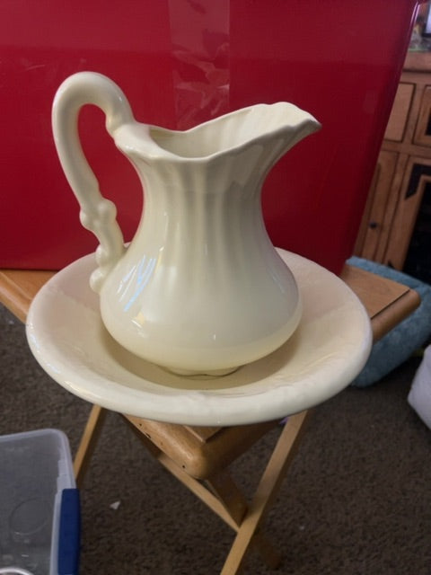 Pitcher and basin medium