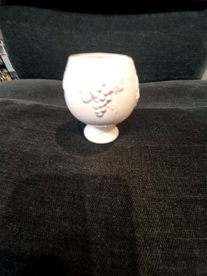 White  Porcelain vase w/grapes, 2.5" × 3"