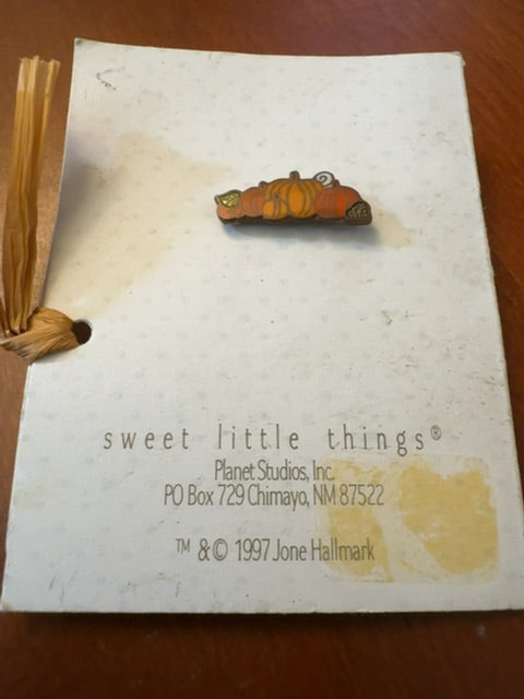 Tiny pumpkin push pin