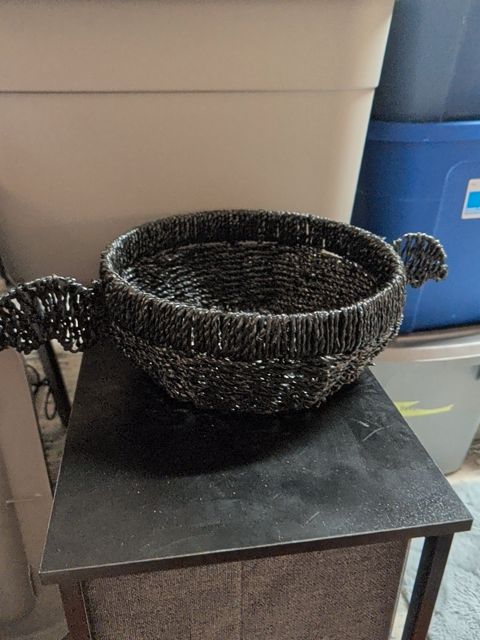 Black basket w/ wings