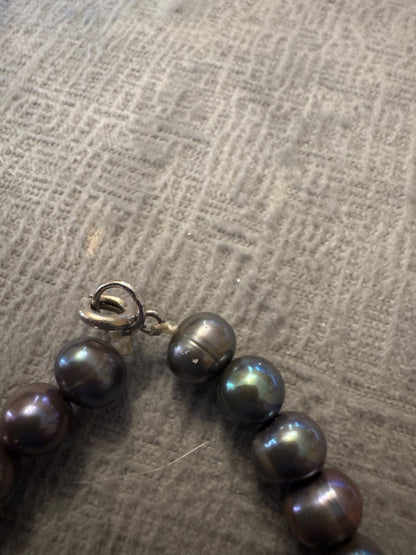 Black pearl drop pearl necklace