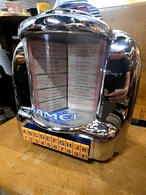 Silver CROSLEY Vintage mini camel joe cigarettes diner CR 10 jukebox Am an Fm radio and cassette player
