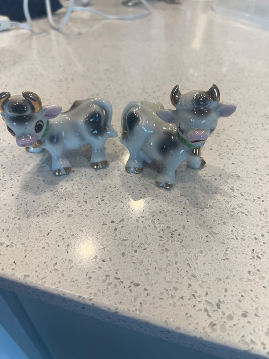Vintage cow salt, and pepper shaker