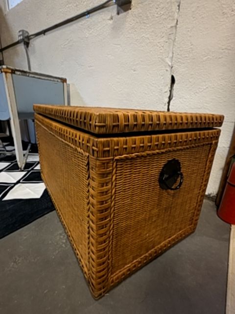 Pier 1 Wicker trunk, Large