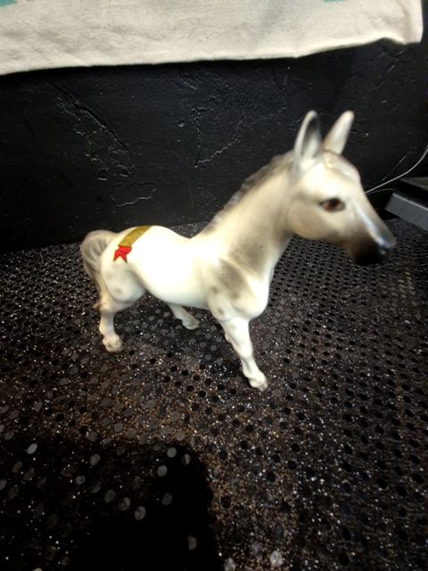 White w/black National Museum Gettysburg, PA Ceramic Horse Figurine, 3.5" × 1.5" × 4"
