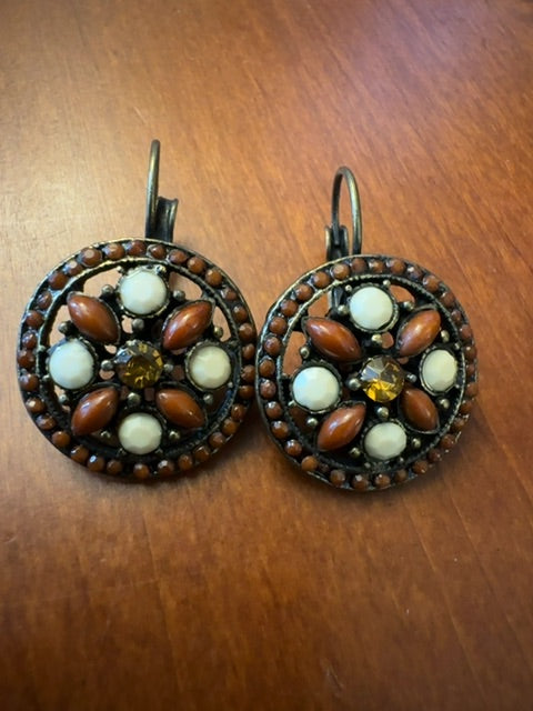 Round brown white earrings