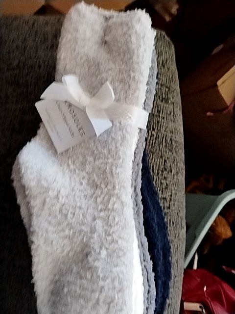 4 pk (Blu, lt gray, wht, dark gray) Aerosoles Slipper Socks, Sock  SZ 9-11/ Shoe SZ 5-10