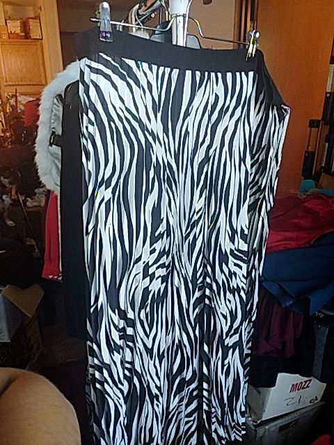 Black and White Peter Nugard Black & White Skirt, XL